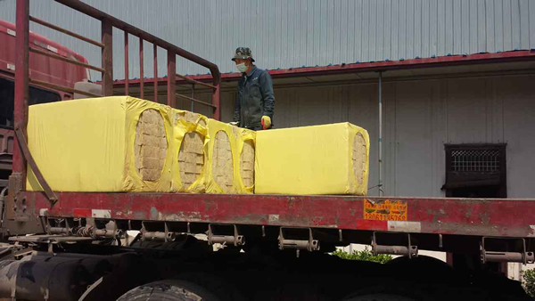 巖棉條裝車